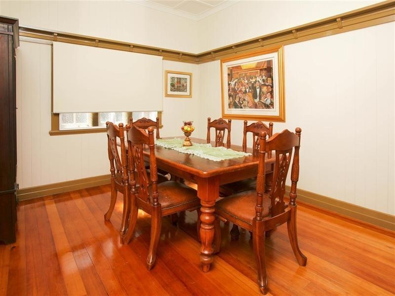 8 WALTER, Holland Park West QLD 4121