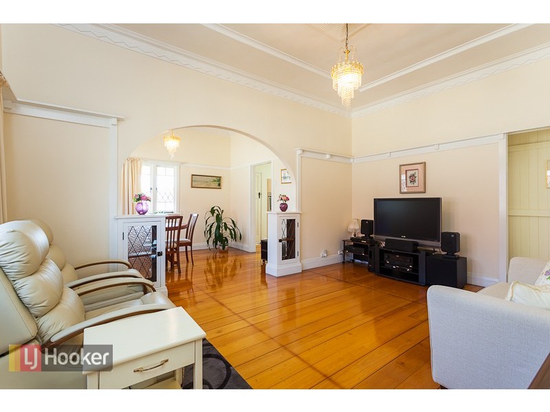 33 EMPEROR ST, Annerley QLD 4103