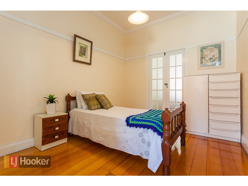 33 EMPEROR ST, Annerley QLD 4103