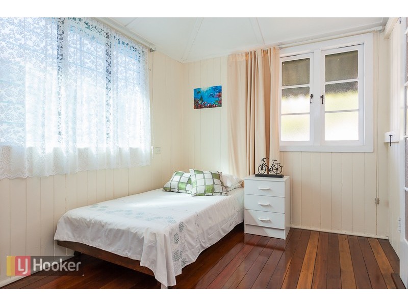 33 EMPEROR ST, Annerley QLD 4103