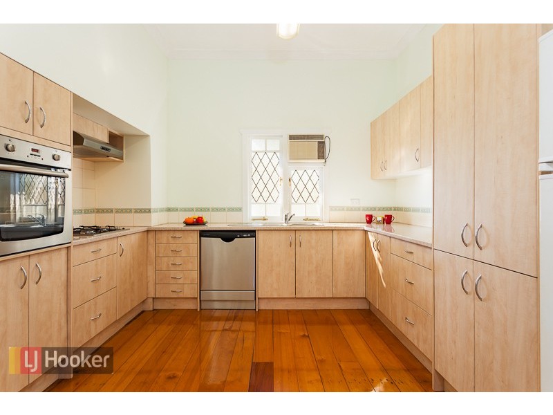 33 EMPEROR ST, Annerley QLD 4103