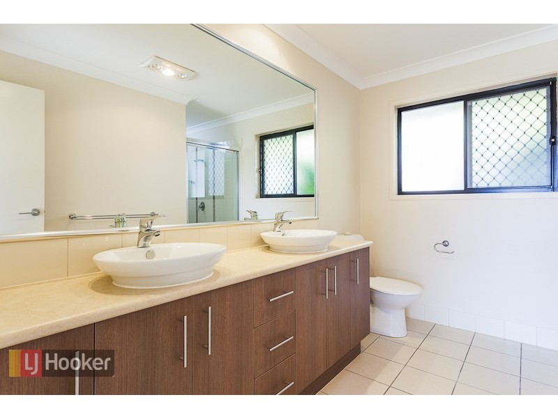 18 RAGAMUFFIN DRIVE WEST, Coomera Waters QLD 4209