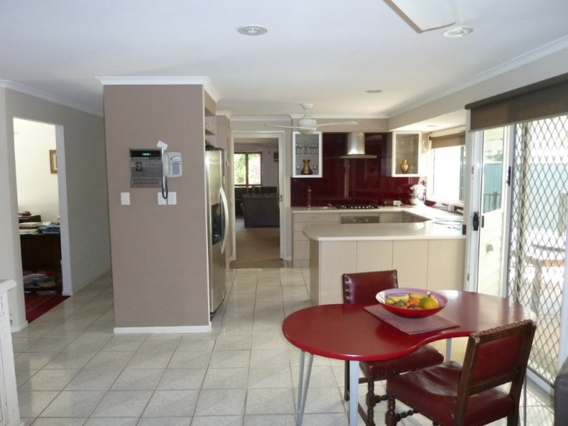 27 PINEWOOD COURT, Algester QLD 4115