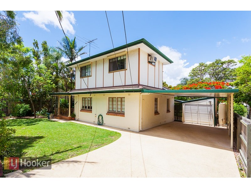 727 CAVENDISH RD, Holland Park QLD 4121