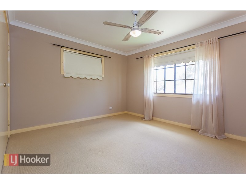 727 CAVENDISH RD, Holland Park QLD 4121