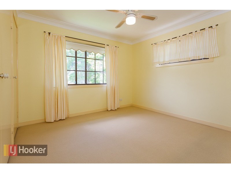 727 CAVENDISH RD, Holland Park QLD 4121