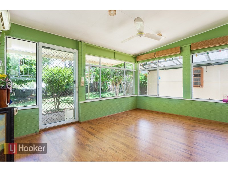727 CAVENDISH RD, Holland Park QLD 4121