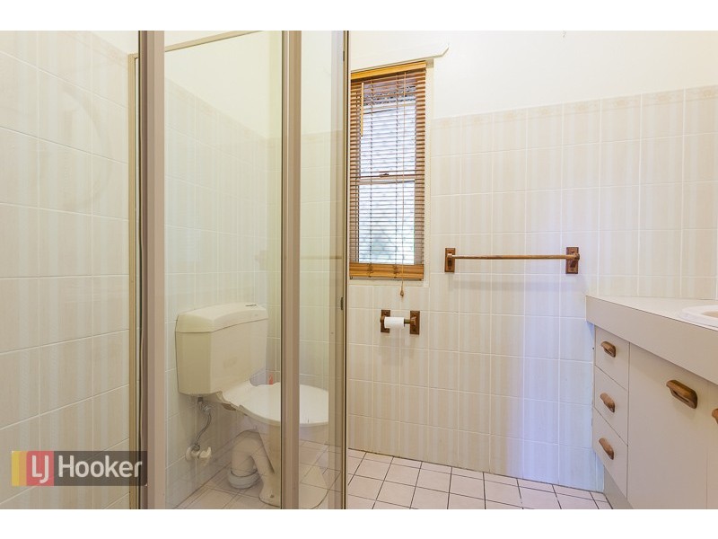 727 CAVENDISH RD, Holland Park QLD 4121