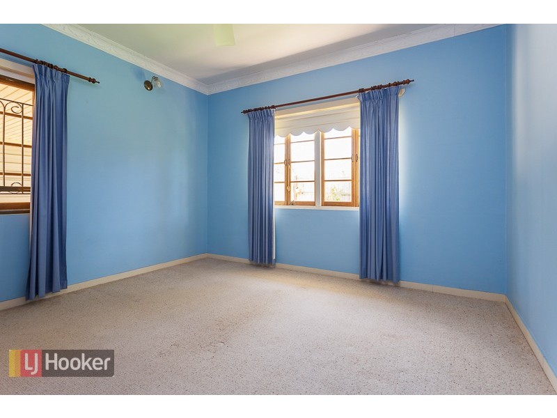 727 CAVENDISH RD, Holland Park QLD 4121