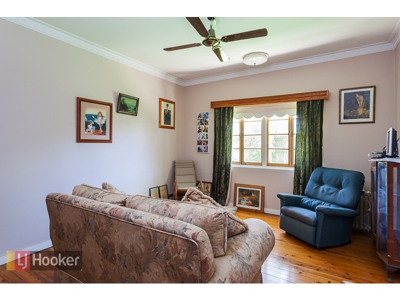 727 CAVENDISH RD, Holland Park QLD 4121