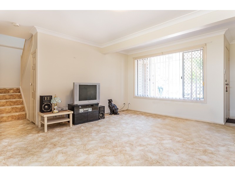 2, 11 CUPANIA PLACE, Elanora QLD 4221