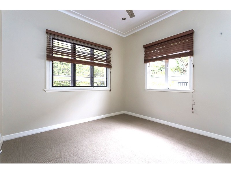 52 Oxley Dr, Holland Park QLD 4121