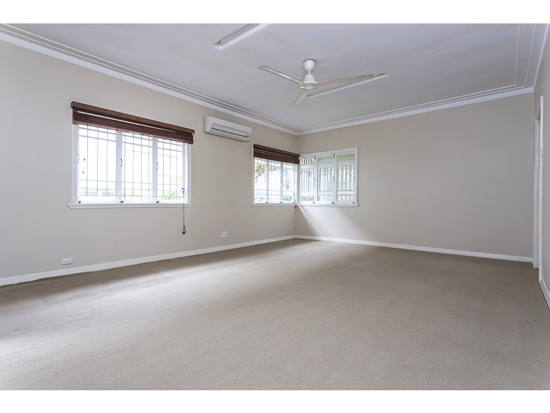 52 Oxley Dr, Holland Park QLD 4121