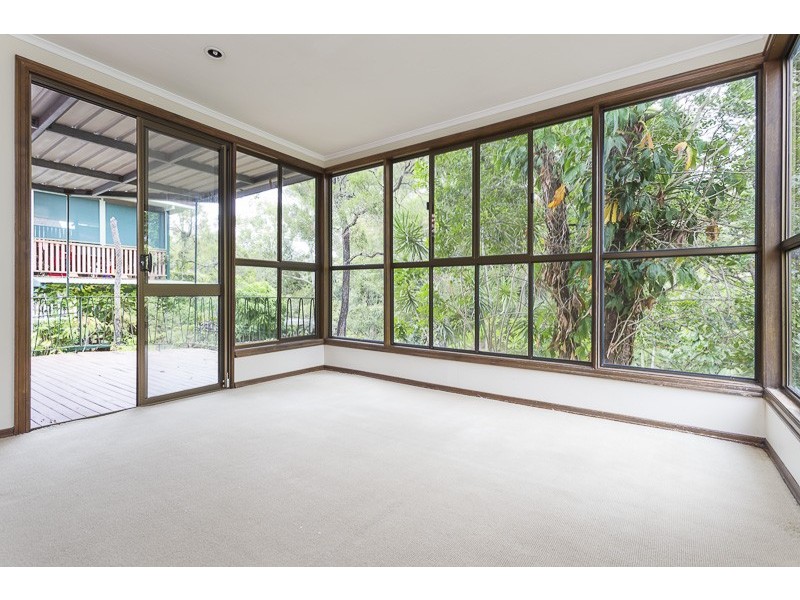 52 Oxley Dr, Holland Park QLD 4121