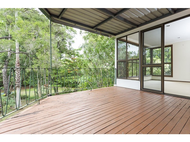 52 Oxley Dr, Holland Park QLD 4121