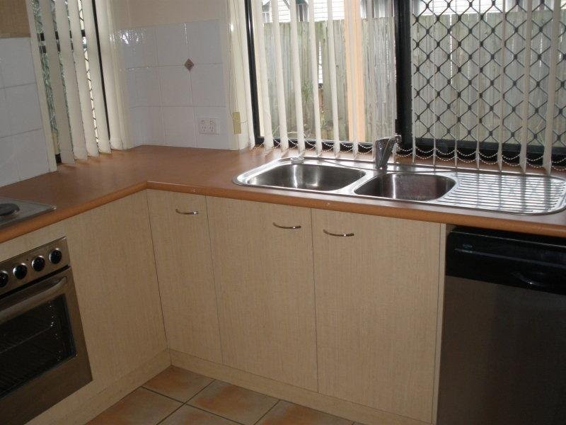 UNIT 4 / 10 Rolle Street, Holland Park West QLD 4121