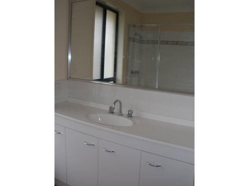 UNIT 4 / 10 Rolle Street, Holland Park West QLD 4121