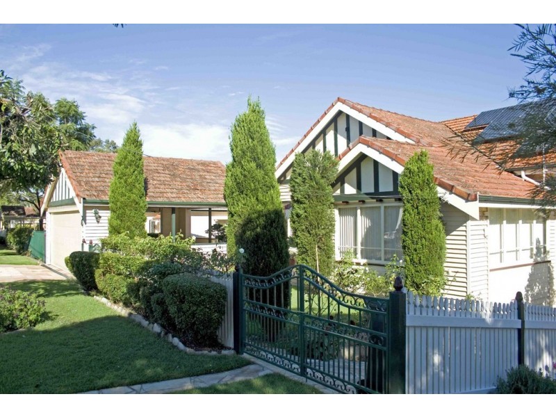 35 Percival Terrace, Holland Park QLD 4121