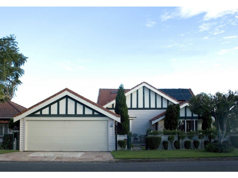 35 Percival Terrace, Holland Park QLD 4121