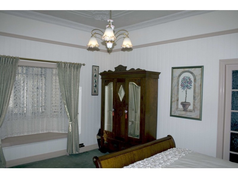 35 Percival Terrace, Holland Park QLD 4121