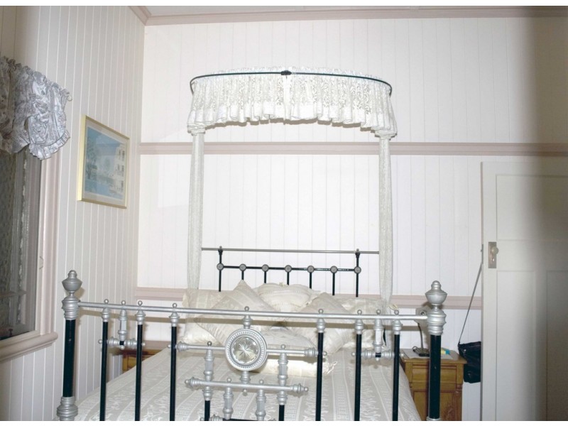 35 Percival Terrace, Holland Park QLD 4121