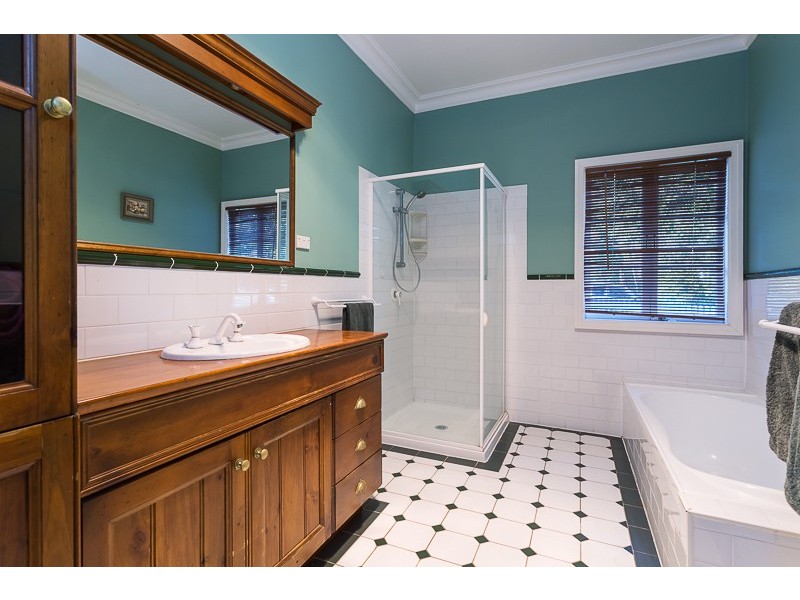 61 Provincial Road, Holland Park QLD 4121