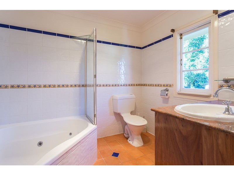 61 Provincial Road, Holland Park QLD 4121