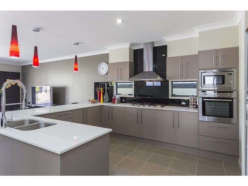 19 Cascades St, Springfield Lakes QLD 4300