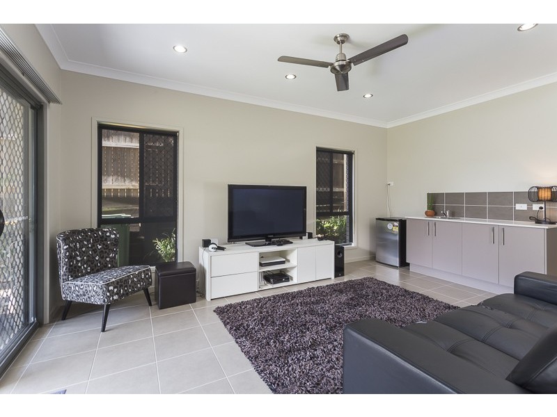 19 Cascades St, Springfield Lakes QLD 4300