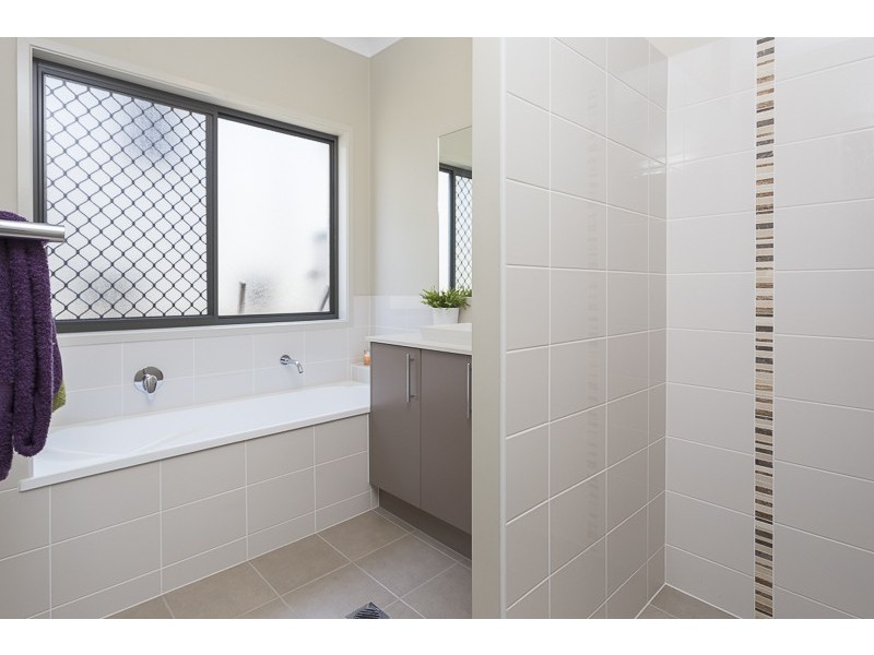 19 Cascades St, Springfield Lakes QLD 4300