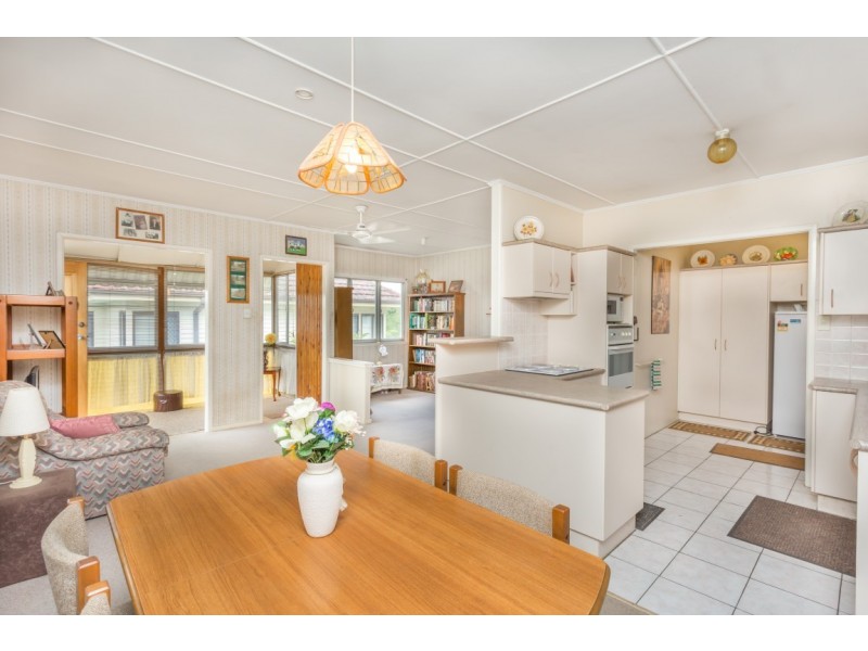 82 Galsworthy St, Holland Park West QLD 4121
