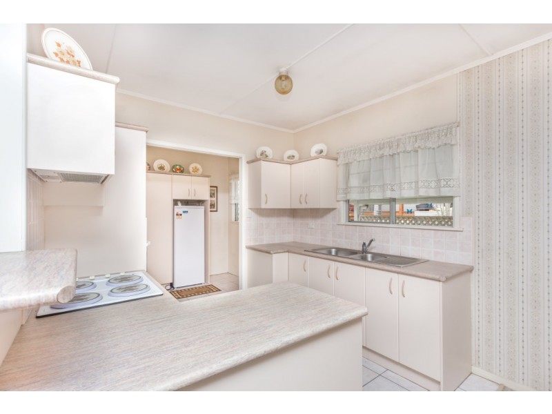 82 Galsworthy St, Holland Park West QLD 4121