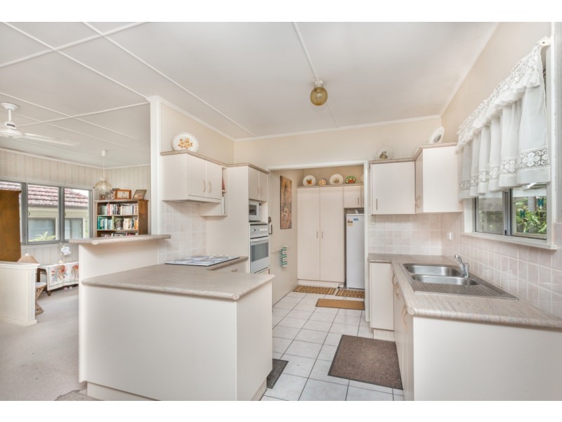 82 Galsworthy St, Holland Park West QLD 4121