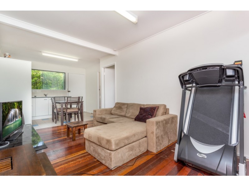 43 Holland Road, Holland Park QLD 4121