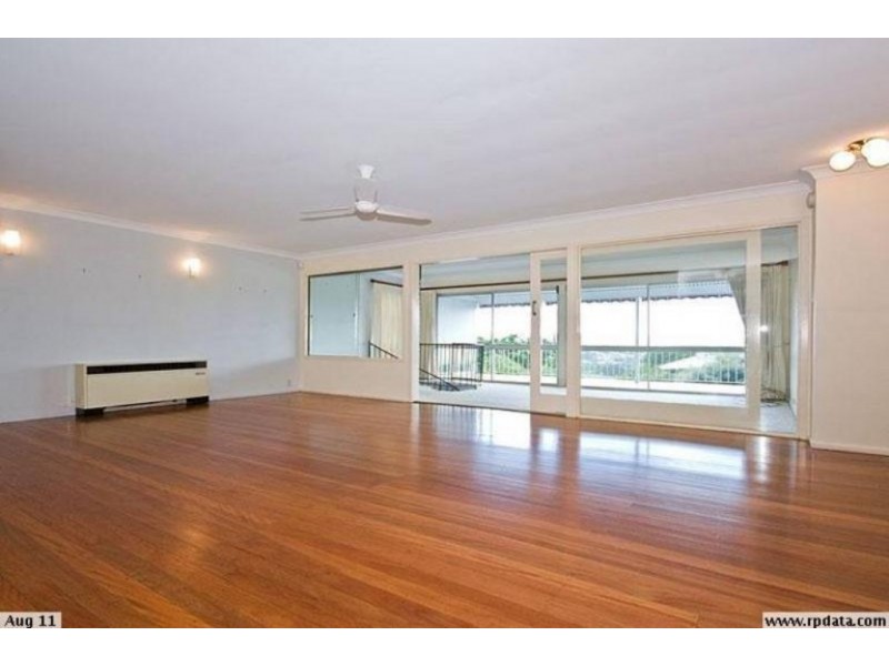 26 Kneale St, Holland Park West QLD 4121