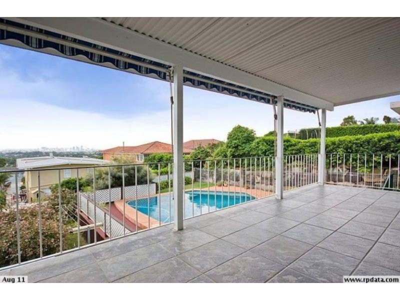 26 Kneale St, Holland Park West QLD 4121