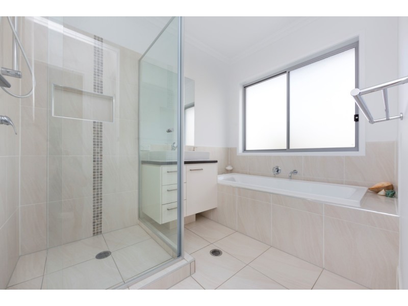 2 SEVERN ST, Coomera QLD 4209