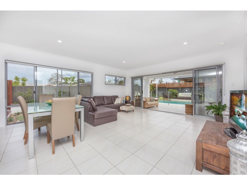 2 SEVERN ST, Coomera QLD 4209