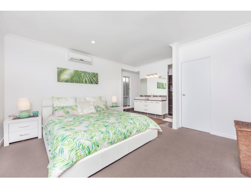 2 SEVERN ST, Coomera QLD 4209