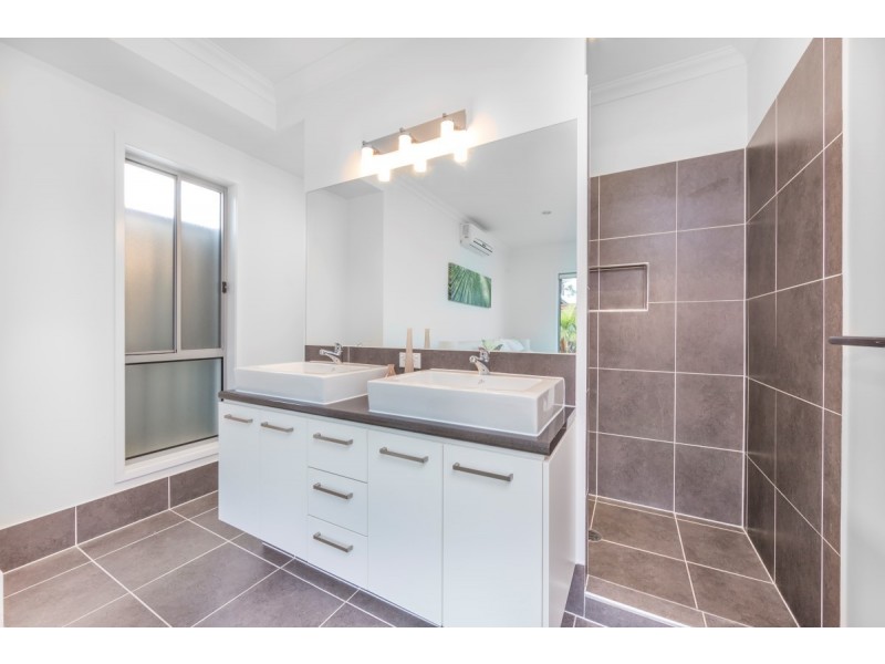 2 SEVERN ST, Coomera QLD 4209