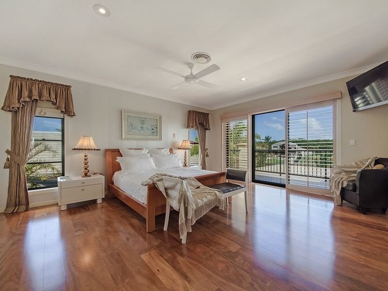 2117 FERNLEA ST, Hope Island QLD 4212