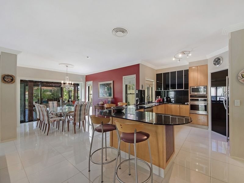 2117 FERNLEA ST, Hope Island QLD 4212