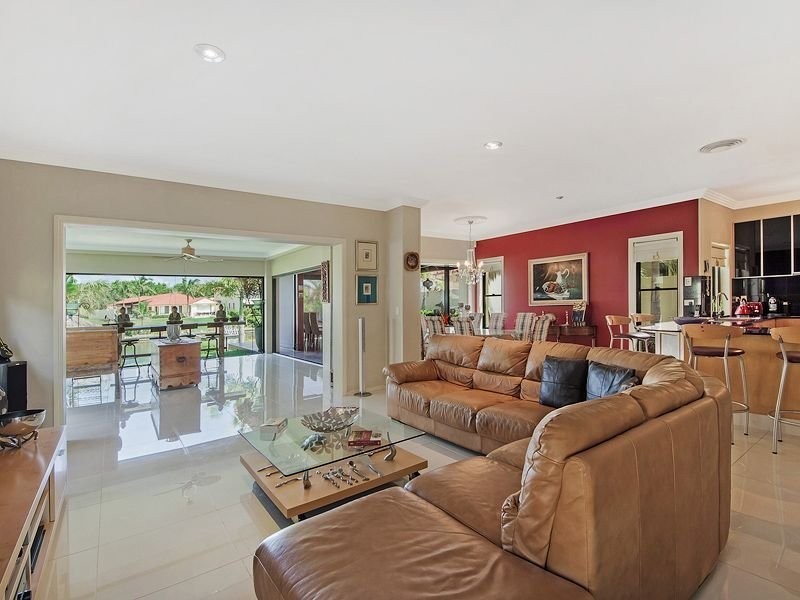 2117 FERNLEA ST, Hope Island QLD 4212