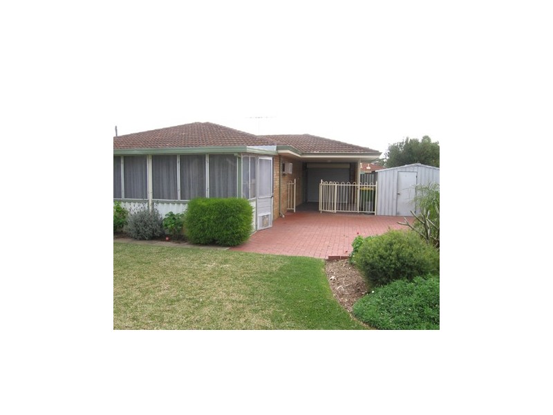 5 Varley Crescent, Cooloongup WA 6168