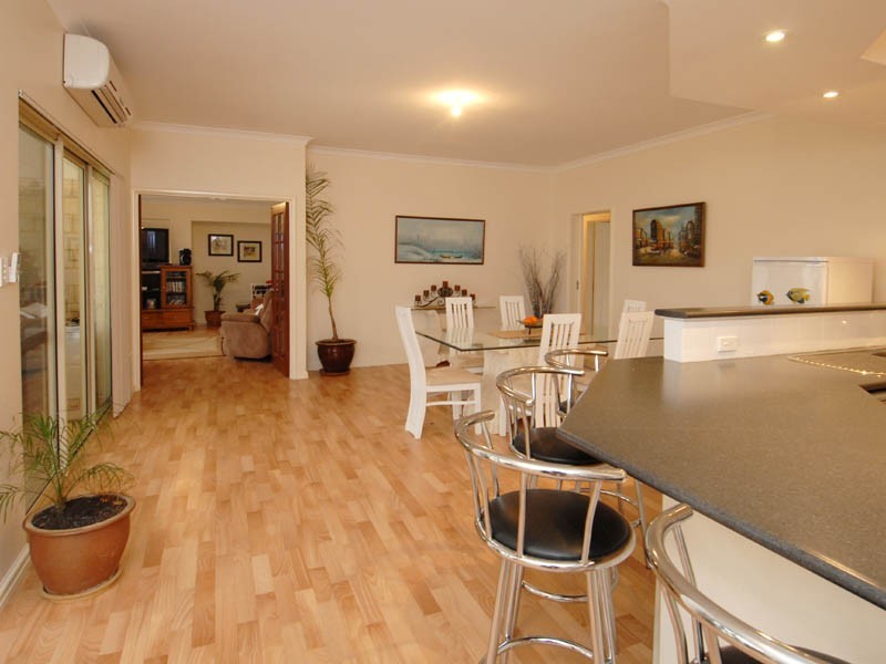 38 Baycliff Turn, Waikiki WA 6169