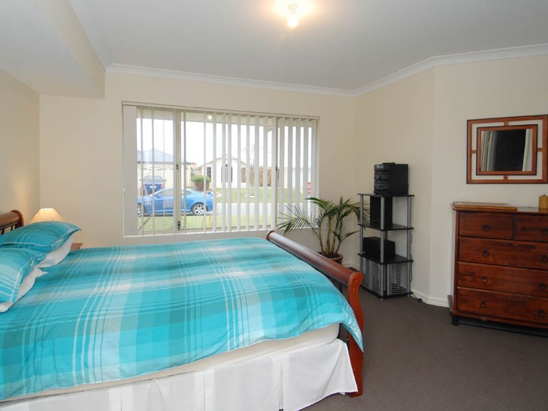 38 Baycliff Turn, Waikiki WA 6169