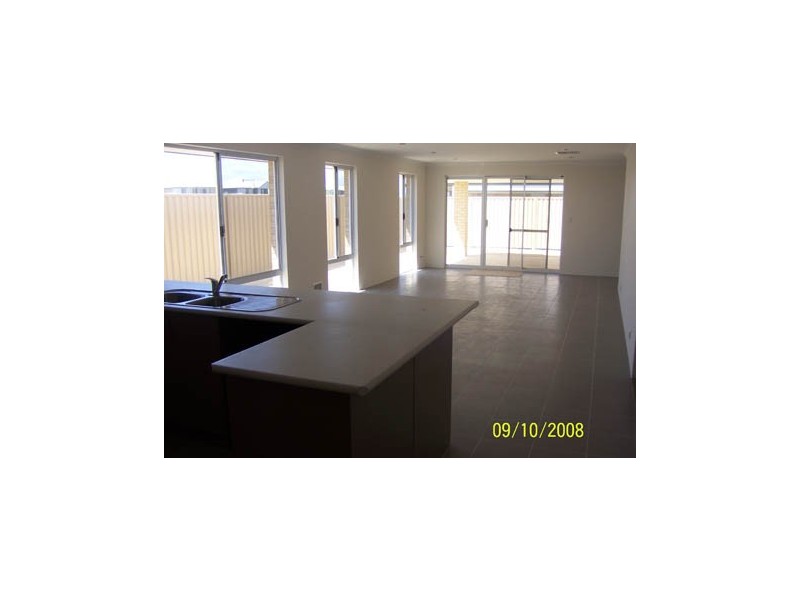 8 Lexar Bend, Shoalwater WA 6169