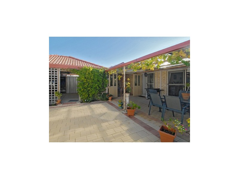 26 Rees Crescent, Rockingham WA 6168