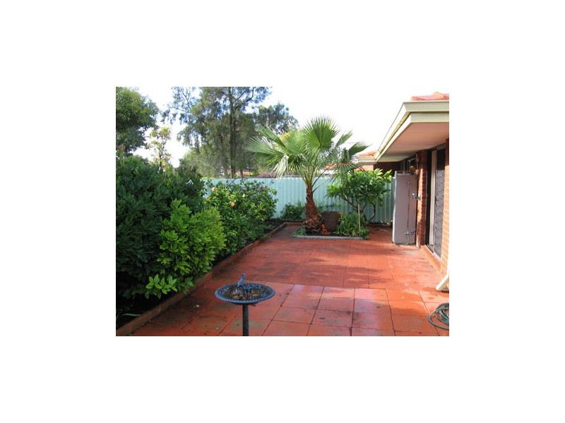 4/6 Ashford Avenue, Rockingham WA 6168