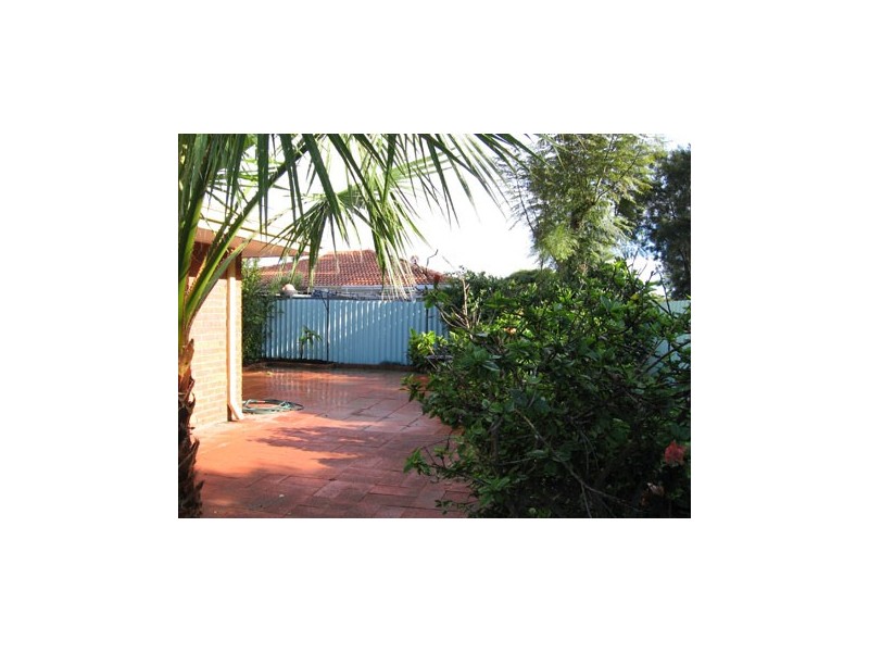 4/6 Ashford Avenue, Rockingham WA 6168